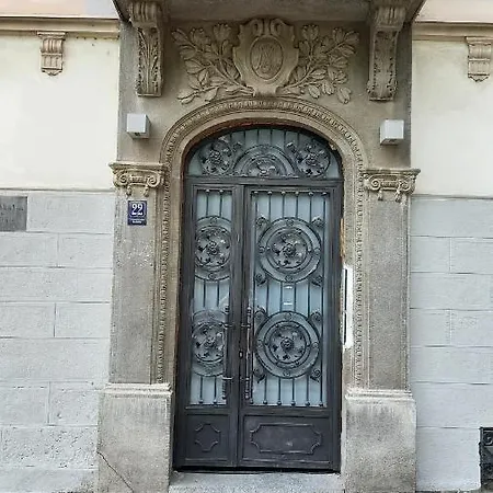 Fortress 1: Quiet, Lux 50m2 , In The Pedestrian Zone *