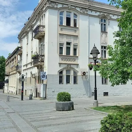 Fortress 1: Quiet, Lux 50m2 , In The Pedestrian Zone شقة